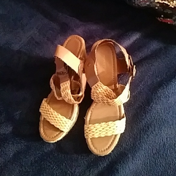 Montego Bay Club tan woven sadals - Picture 2 of 5